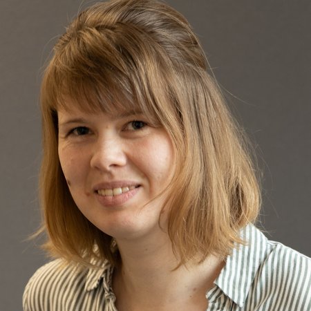 Martina Hüser, Verwaltung